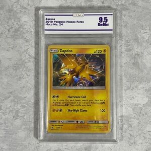 2019 POKEMON Zapdos 24/68 Hidden Fates HOLO-RARE Graded 9.5